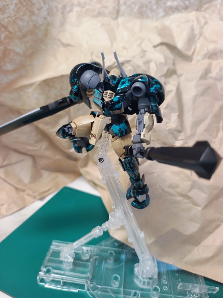 プラモデルもですが写真も難しいです。梱包の紙をバックで撮りました。撮影ブースのいいのが有れば教えて欲しいです。