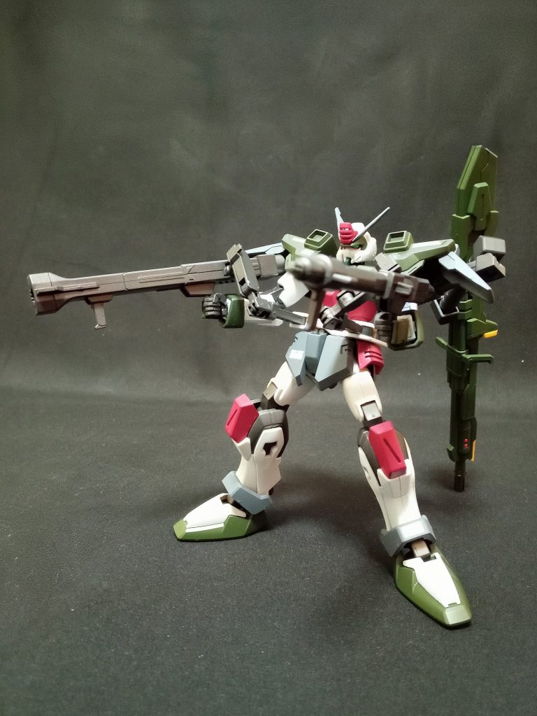 他の再誕計画の機体たちと異なり、ほぼ元キットのままです移植した腕部に合わせてボディなど白にしています。結局は全塗装です。