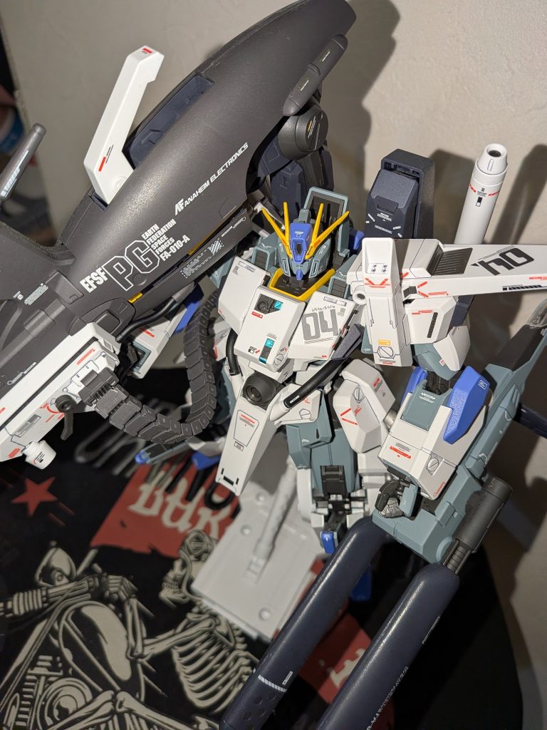 デカール貼りは精神修行だ……