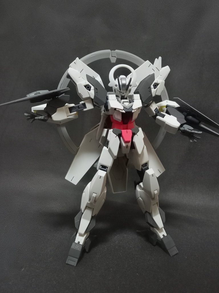 ベース：ジュピターヴガンダム頭部：ガンダム・シュバルゼッテ背部：ネプテイトユニットモノトーンでさみしいので、シールのついた一部ユニットを表裏逆にしています