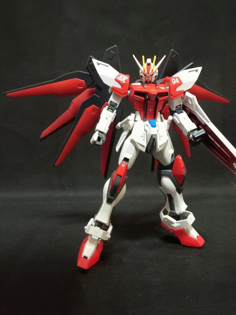 前線のルナマリア機やマユラ機が動くための索敵・電子攪乱・データリンクをこなす「小隊の頭脳」としての役割を発揮する