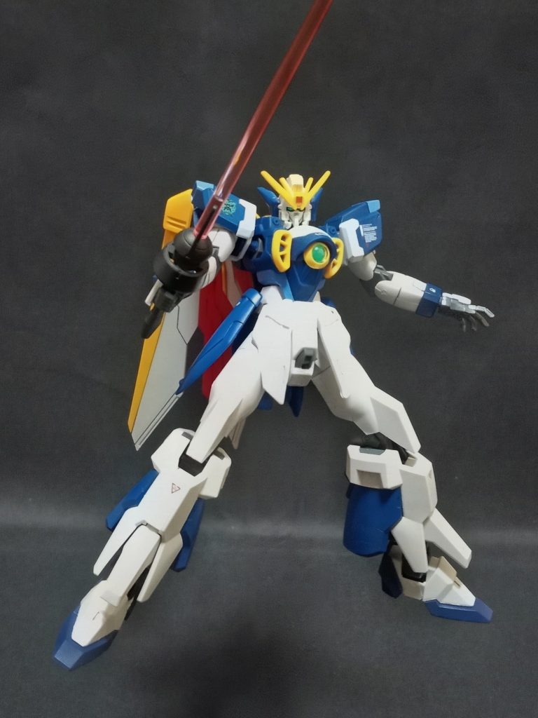 秘密裏に回収されたウイングガンダムをベースに、自身の専用機として完成させたワンオフカスタム機