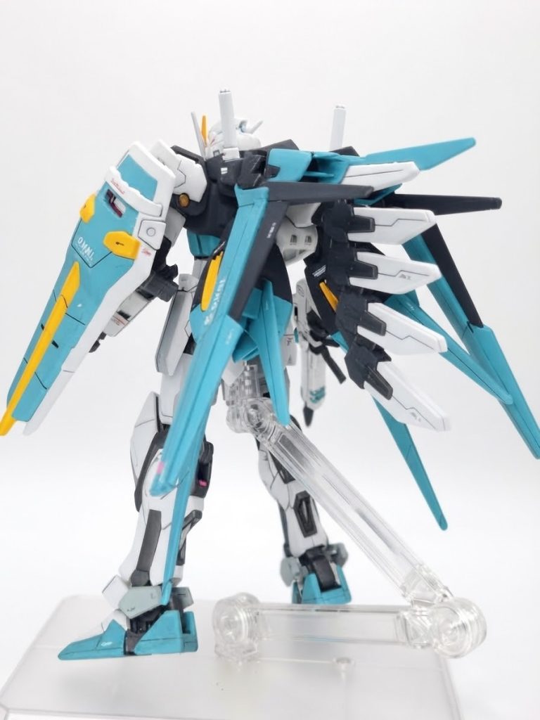 白…クールホワイト黒…ミッドナイトブルー青…浅葱色黃…オレンジイエローフレームはスターブライトアイアン。差し色にゴールドとエアクラフトグレーを使ってます。追加武装としてテールウイングとエネルギーパックだけ付けました。