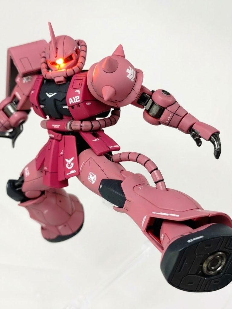 ザクキックほぼ見えないのでジャーマングレーでさらっと塗ってバーニアだけスターブライトアイアンでちょこっと塗りました。しかしよく動くなあ(笑)下手な最近のガンプラより可動域が広いのはゴテゴテしてないから…?