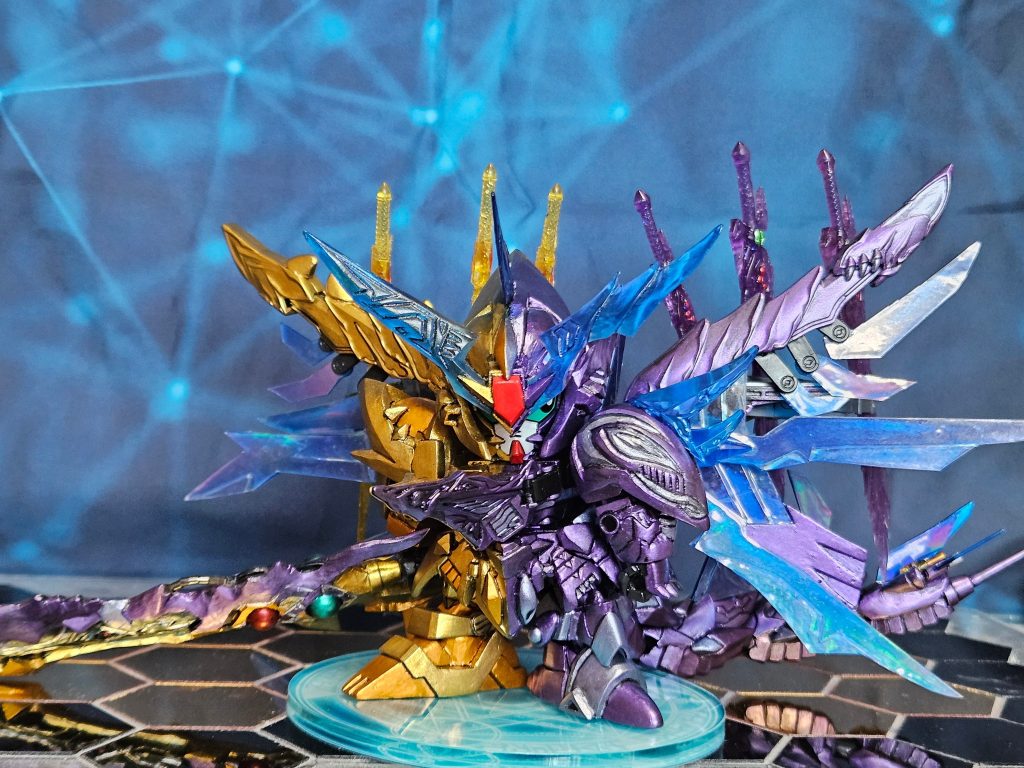 ファイナルフォーミュラーから。クリアパーツの大部分はプラ板やパテで成型したした物をシリコン液に付けてレジン化しました。羽の表面にはオーロラシートを貼ってみました。