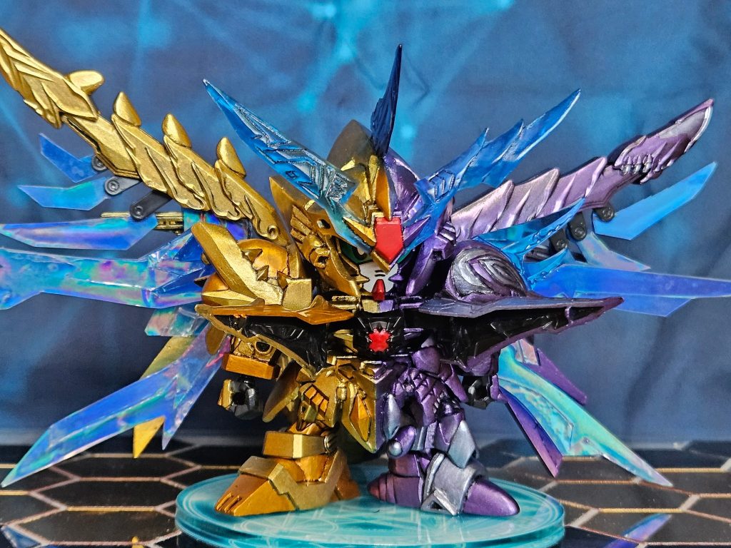 胸のハッチはもっと根元から開閉したくてゼロガンダムの胴体をくり抜いてジョイント部品を埋め込んでます。