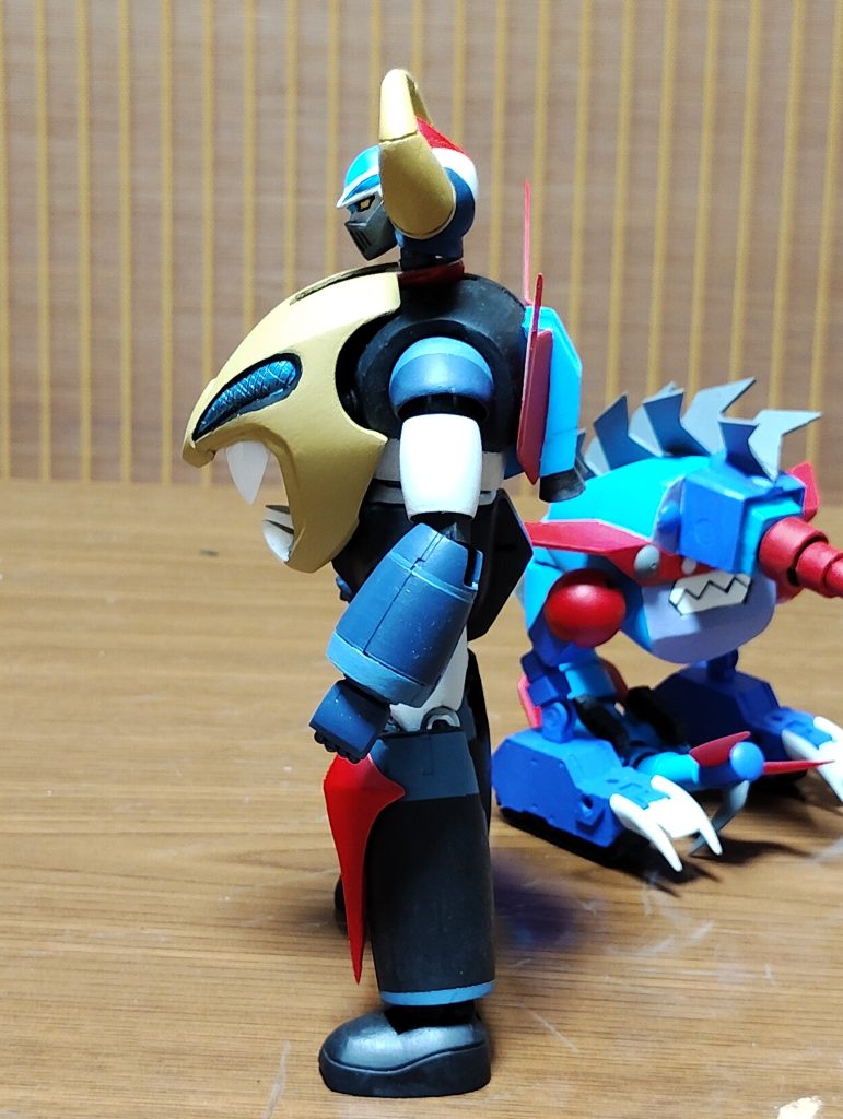 側面よりゾゴック、ザクレロ仮面