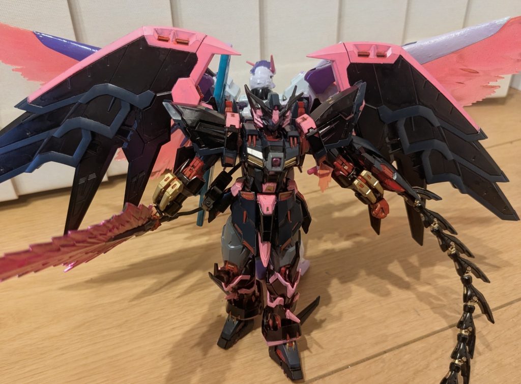 ブンドドその3、羽を広げて滞空してる風に１枚。そしてその後ろ。前回作成したIRySデスティニーと背中合わせ。仲良しコンビのこういうショット、個人的にてぇてぇ（笑）