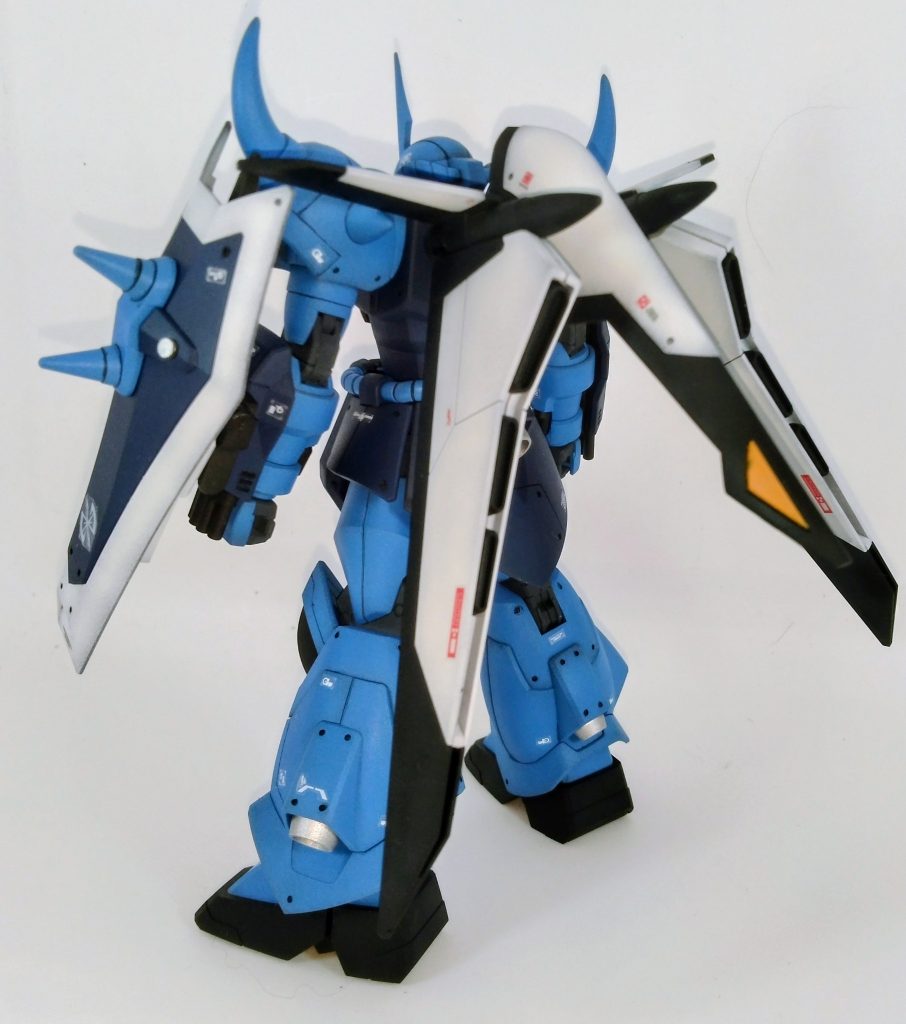バックショット。肩と脚にスジボリ追加してます。丸モールドを追加してます。