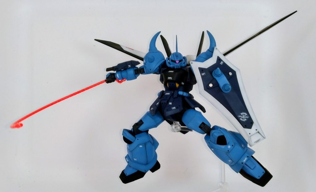湾曲したヒートロッドが付属してます。これぞグフの武装！