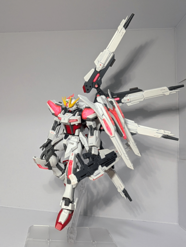 バインダーを片側へ展開し舞い降りる片翼