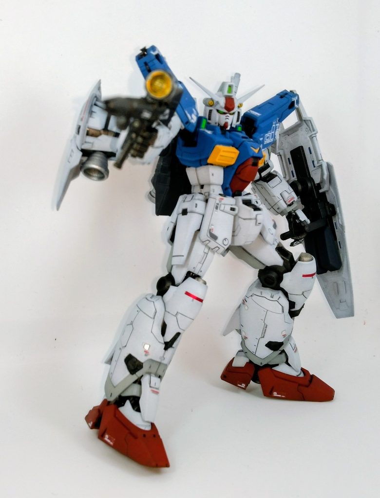 プロポーションはすごく良いです。足のマッシブさがGP01っぽさ出てます。一方でフレームは昔のRGということもありポージングはつけにくいです。RGは塗装すると破損も怖いです。