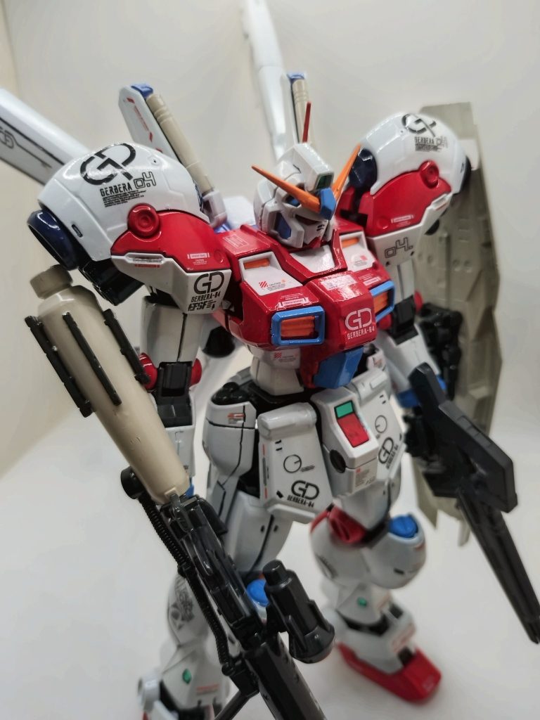 デカールは付属のマーキングシールだったので、新たに水写式デカールを購入して、他にも感覚で選んで貼りました。マーキングシールは面倒くさいし、上手く貼れないので、嫌いです（笑）