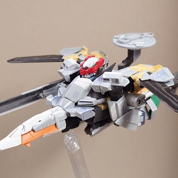 スジボリ終了しました〜！これで塗装前準備完了〜！ついでにオプション装備でレドームとミサイルポット作りました！リアスカートに3ミリピンで接続できるようにしてるので他にも装備作ればくっつけられます〜☆（2枚目）