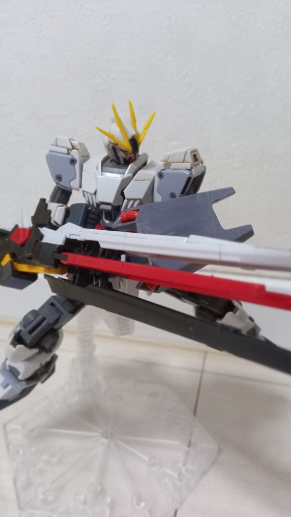 サイコフレームの試作機とされニューガンダムよりはやく作られたナラティブガンダム。そこで完成したナラティブガンダムにニューガンダムのオプションパーツとして設計されているロングレンジフィンファンネルを先に製作しナラティブガンダムで試験運用することとなった。