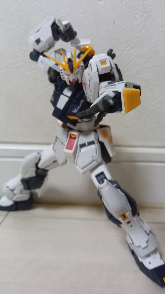 ビームサーベル抜刀をさせてみました。