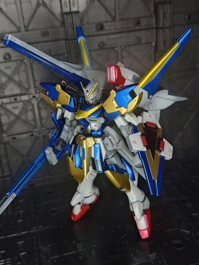 Ｖ２ＡＢといえばＵＣ世界のロマン機体代表格ですよね😆以前から作りたかったんですがアサルトパーツのゴールド塗装をどうしようか迷っていたところにカルラのエングレービングで学んだ塗装法がハマりました👍まさに３０番台の集大成にふさわしい機体（笑）