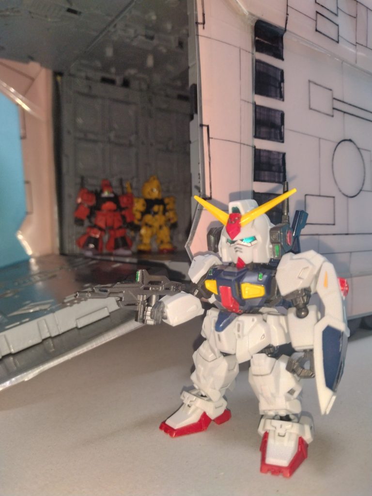 「おーい、ガンダムマークIIのパイロット、カイ・シデンは何処にいるかしってるか？」「カイさんは、レコアさんと税関の方にいきました。」「ありがとう。」「行ってくれ。」
