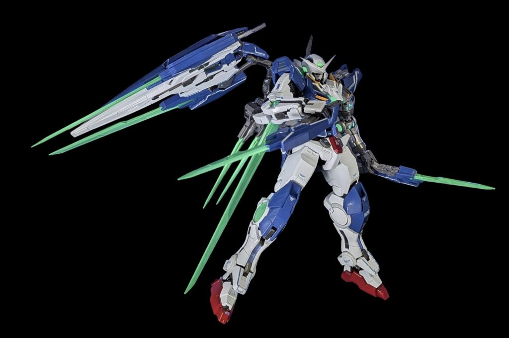 GNバトルブレイドGNバトルソードと同じくGNシールドに装備されているこの7本の剣を巧みに操るリペアIVとグラハムをアニメで見たいんですがどうにかなりませんかバンダイさん