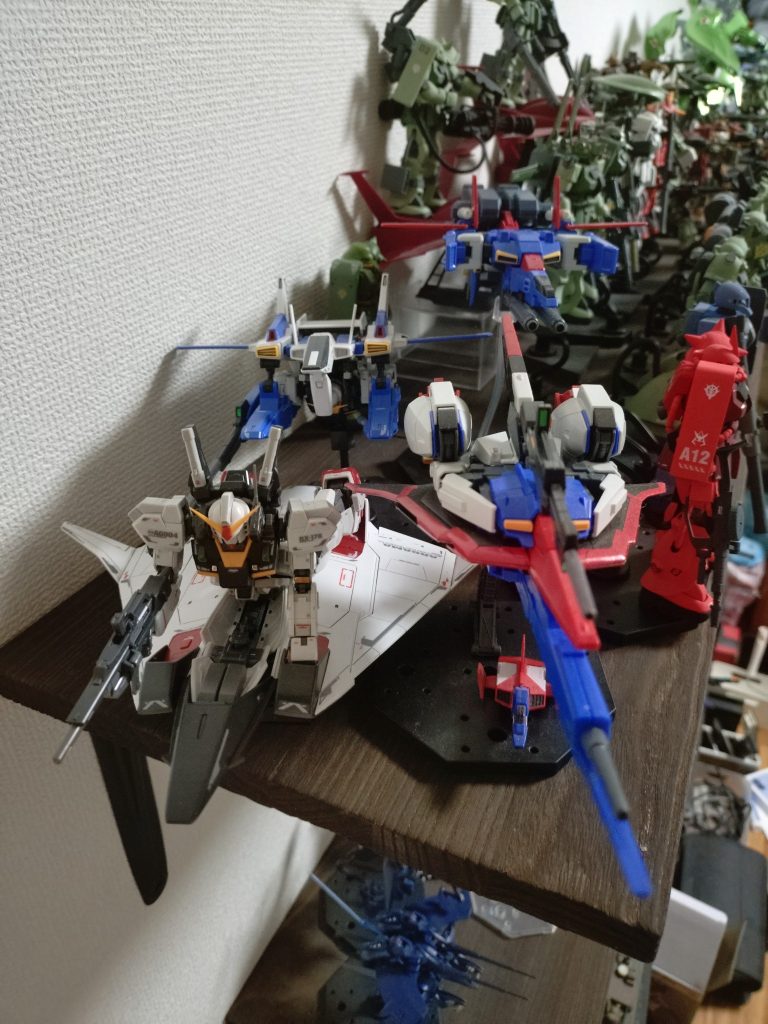 Zガンダム、ZZガンダム、そしてスーパーガンダムと一緒に飾りました！
