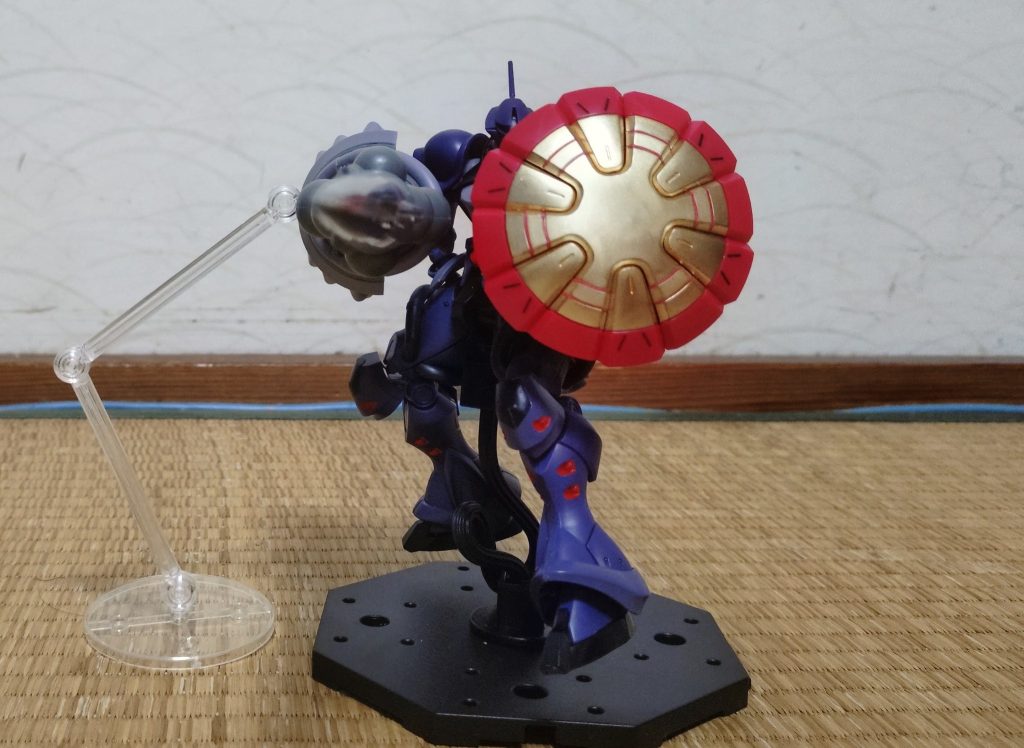 シールドのゴールドはガンダムマーカーペンのイエローゴールドで直塗りしただけですが、色合いが最高です。