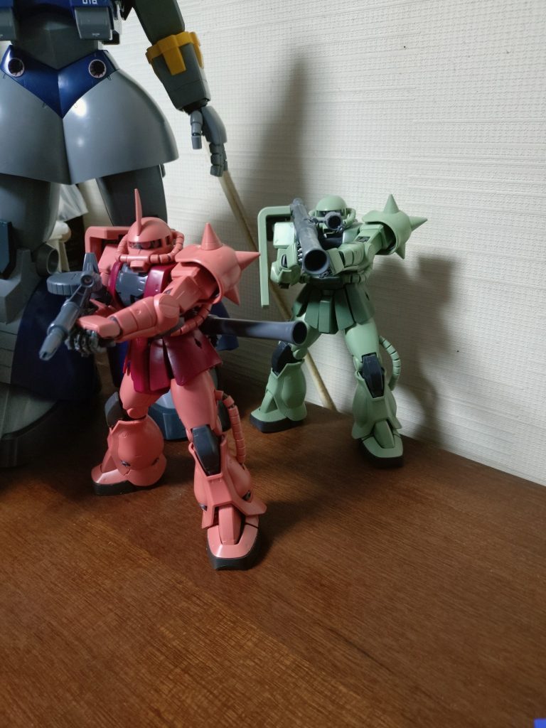 量産型ザクと一緒に。