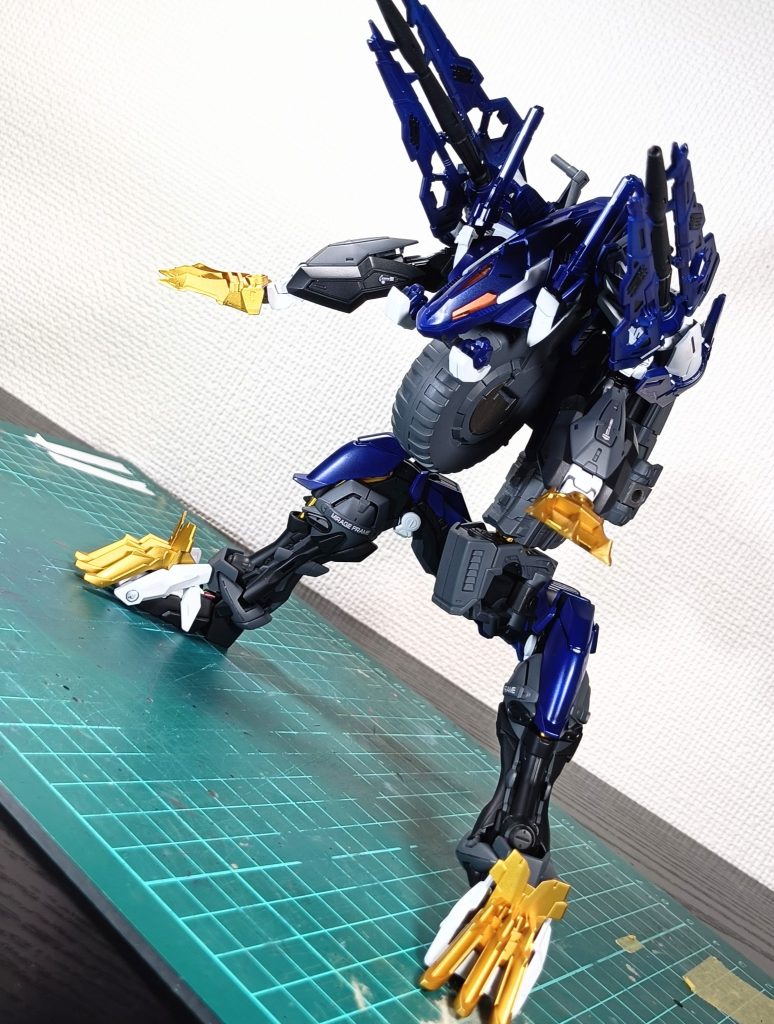 2足形態のフィンライフル構え…。メタル…ギア…!?(zaku-kao10)