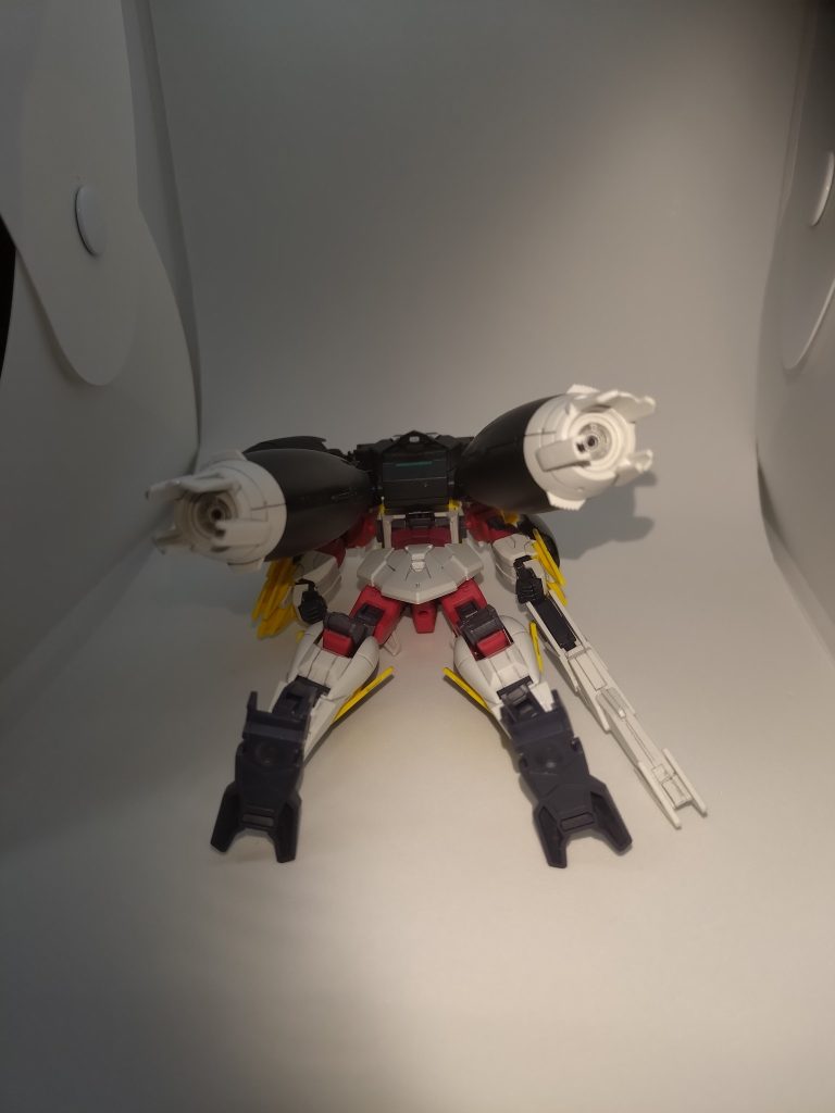 ここらへんも塗装しました…それと本体の墨入れはシャープペンタイプで…ガンプラマーカーのマジックペンタイプだとどうしても細い部分でわペン先が悪くなりやすく細い頭部等の墨入れには不向きでした。アニマリゼのキットそのものは作りやすくて合わせ目などもなく良いキットでした。最後にトップコート光沢のあと艶消しで仕上げました。