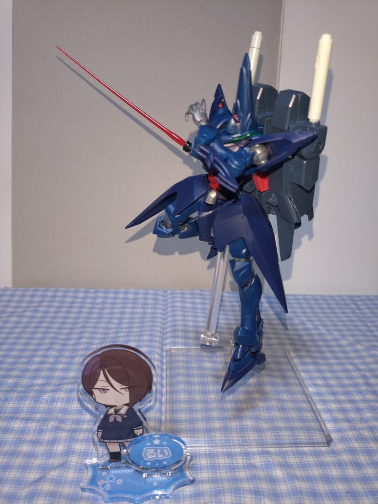 まほろ「この構えにして撮ったとき、morfonicaの八潮瑠唯ちゃん(画像下)に、イージスみたいにサーベルが内蔵式に見える、と誤解されました(笑)」