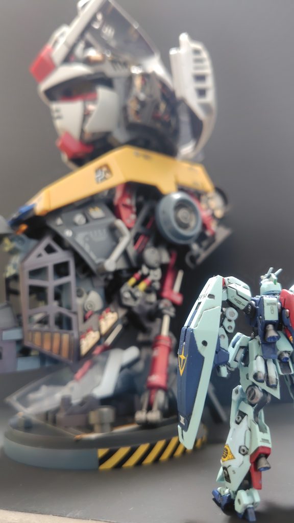 でかい！！家のディスプレイスペースでも存在感すごいです🌟気になってる方がいたら再販された時にチャレンジしてみる価値ありだと思います！