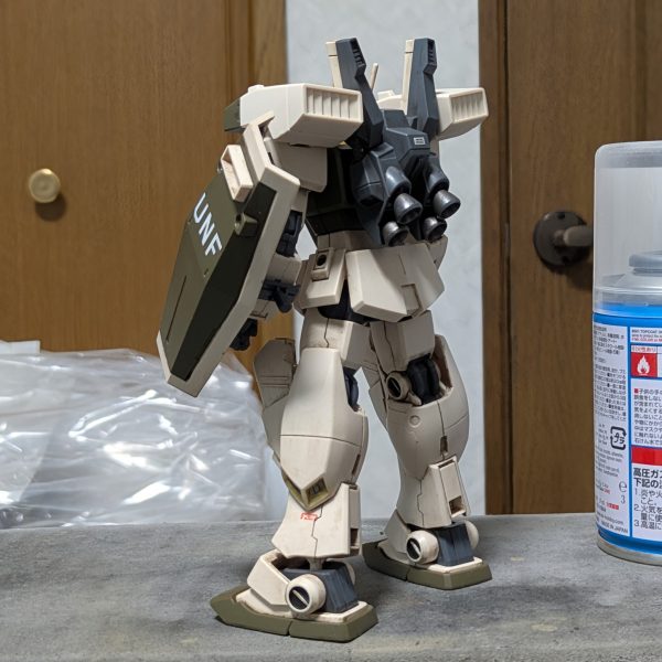 今日もジムIIIデザートカラー製作中!今日は汚し1回目。グラウンドブラウンで少し使い込んだ感じに。2回目は乾燥してからサンディウォッシュで砂っぽくする予定。（2枚目）