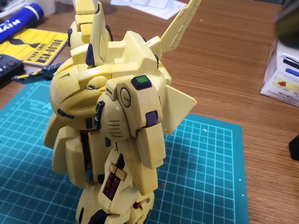 目とウイング？とこ4ヵ所はピカる様に蛍光レッドで～♪