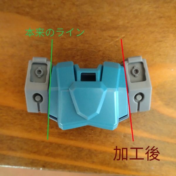 少ない工作で済みそうなキットを選んでみました。（いや、わかんないですけどね🙄）UCの公式HPにある画像は、キットと比較して肩の付け根のパーツがいかり肩だったり、脛の装甲面積が小さかったりするので少し加工しました。組んでみて、どれほど見た目が変わるのか…（1枚目）