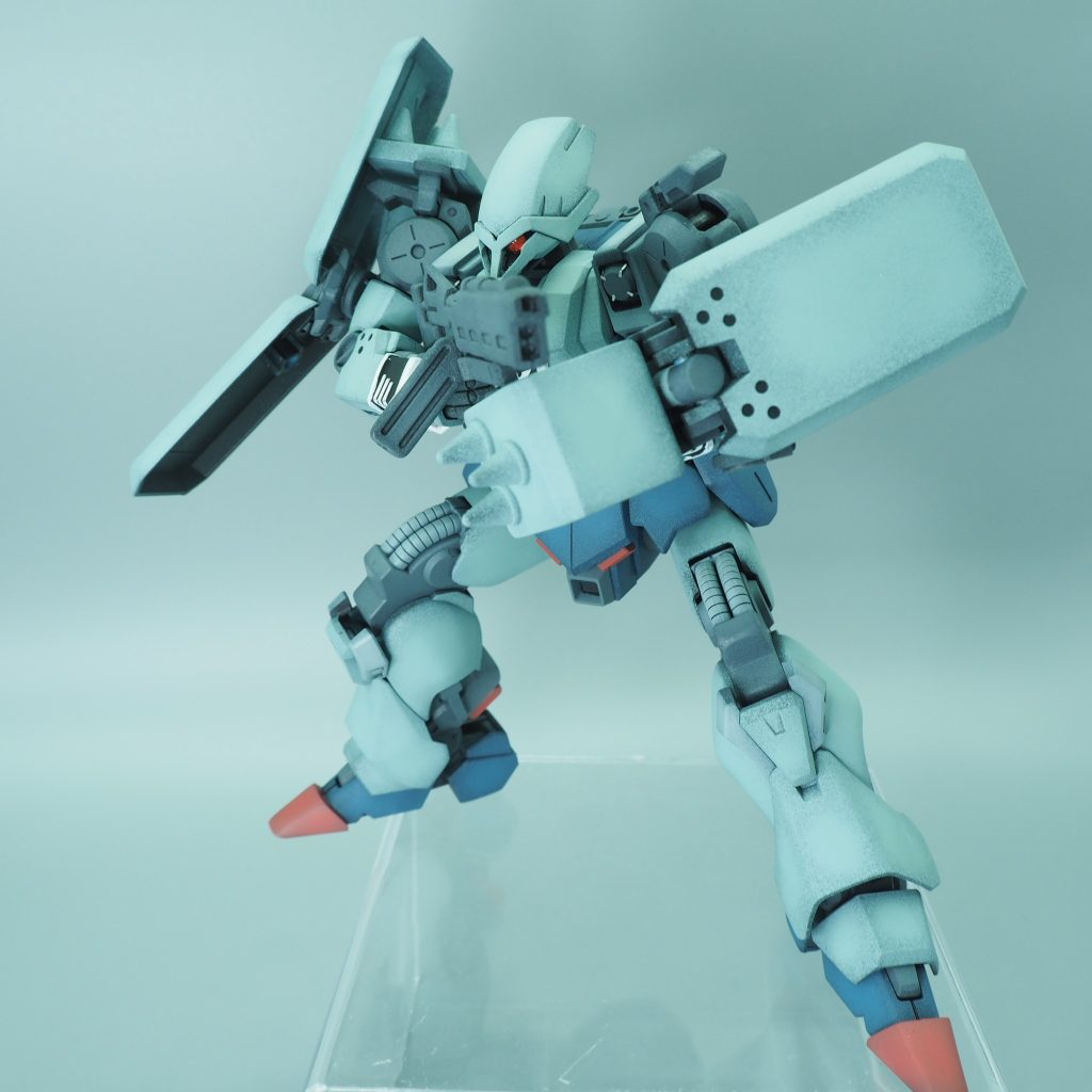 銃構えもかっこいい…が