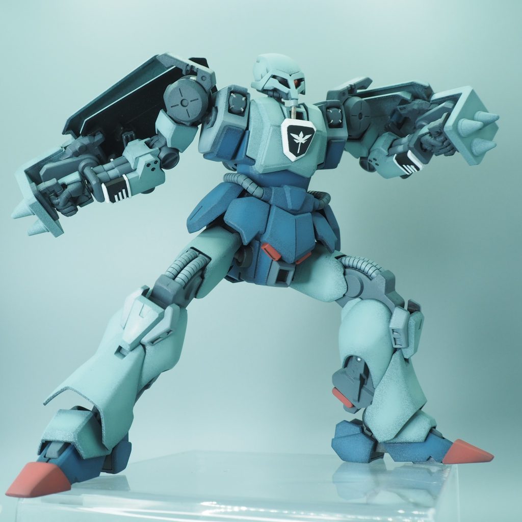足回りのアーマーも設定画に比べかなり大柄だったので、カットして程々の大きさに調整しました。