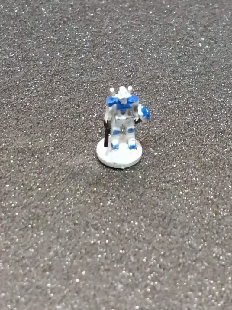 セリアの1/150フィギュアにプラ板くずを切った貼った削ったして作りました~(gundam-kao5)