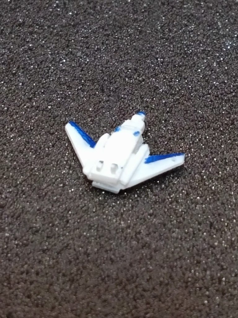 こっちはプラ板の切れ端からテキトーに。
