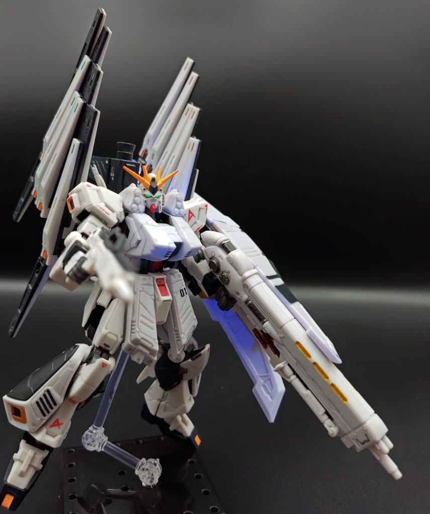 長物を一旦置いて、ダブルフィンファンネル＋HWS装備です。HWSと本体で微妙に色が違うのも追加装備感があり良いです。