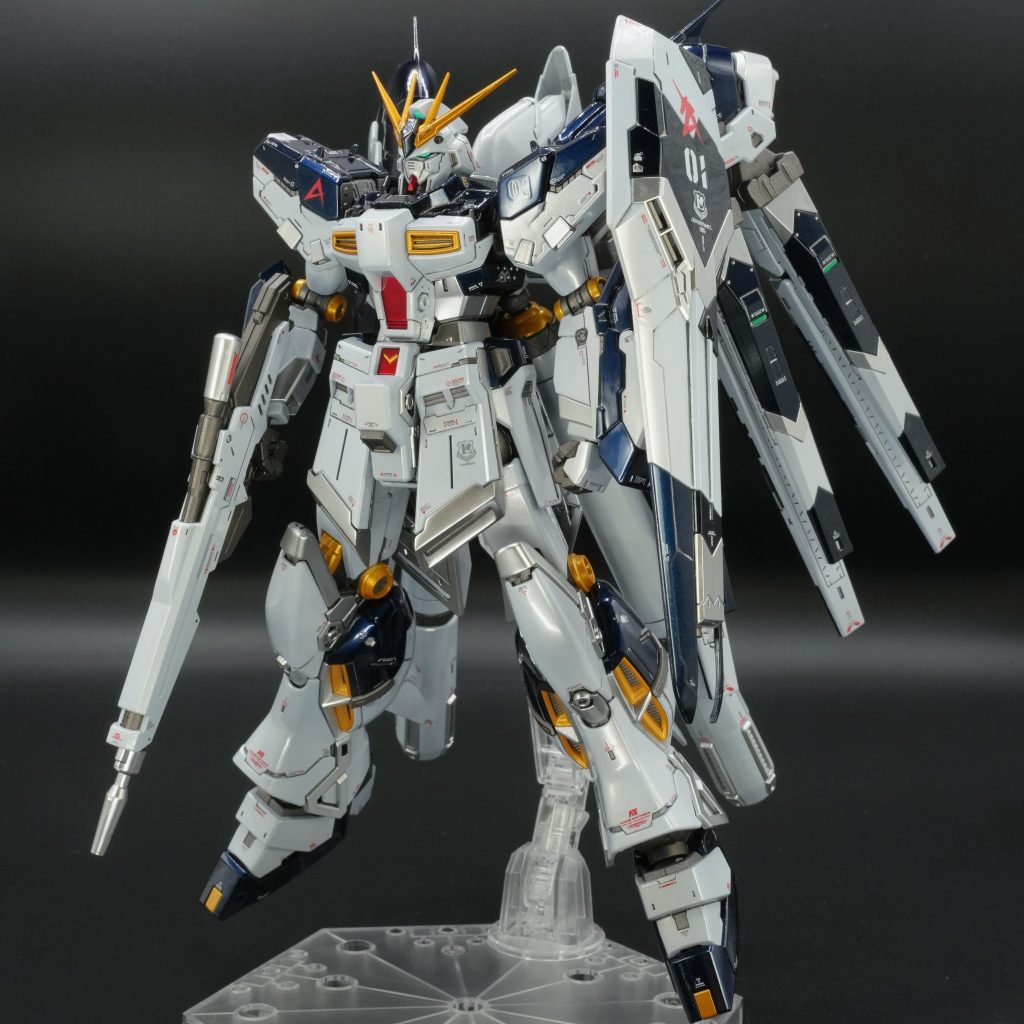 GUNSTAはじめた初期の頃、HG版ハイニューを作った際にもお話したことですが、私ぶっちゃけハイニューガンダムの青白カラーリングが苦手です（オイ！）なので普通のニューガンダムカラーに変えてしまうのが、まず１つ目のテーマ。