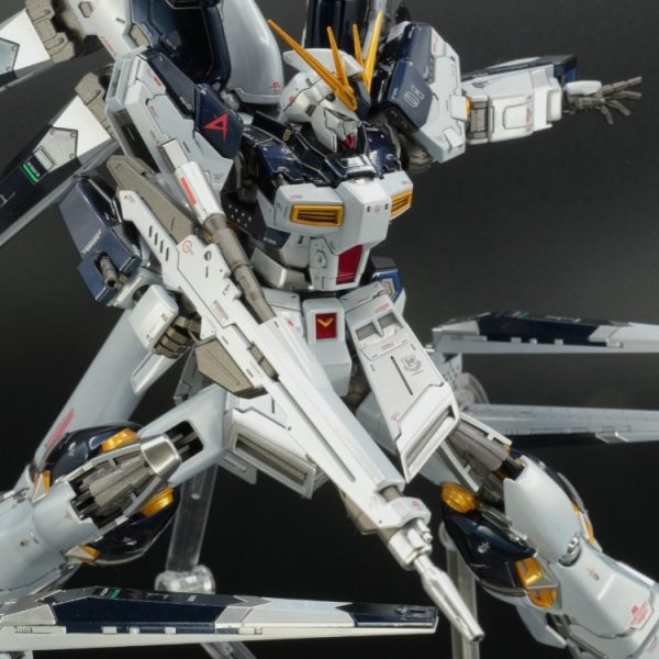 『RG Hi-νガンダム』 〜輝くシン・ホワイトキャンディ塗装をご覧あれ！〜