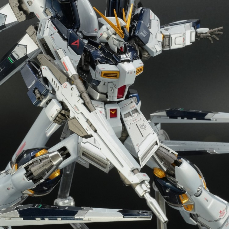 RG Hi-νガンダム』 〜輝くシン・ホワイトキャンディ塗装をご覧あれ