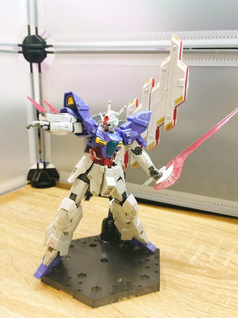 この機体がサザビーに繋がっていくというのは俄には信じがたいのですが、その遺伝子は随所に織り込まれてます。