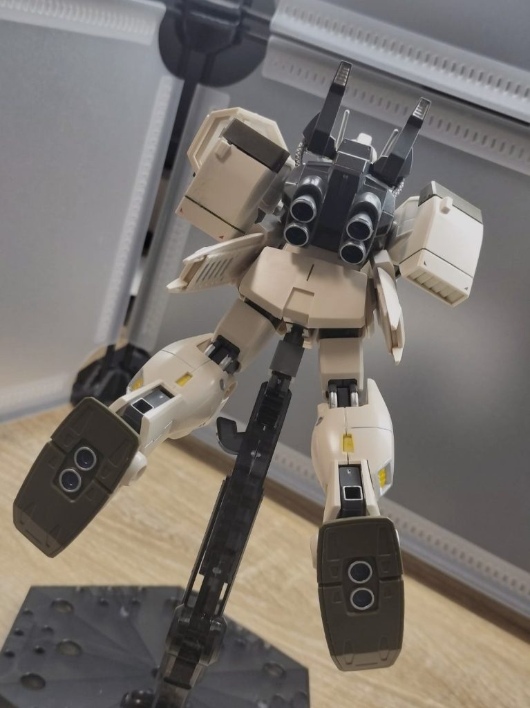この足首からふくらはぎにかけて、グレーだけど、本当はベージュが正解
