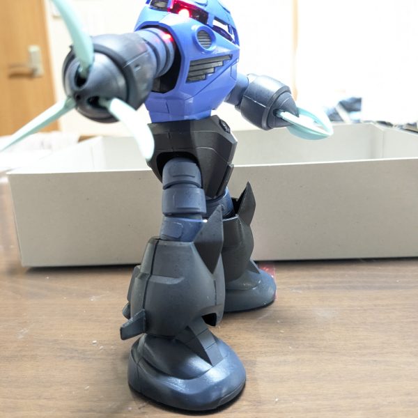 バックパック以外はカタチに乗りました。アクリルガッシュはすぐこすれてはがれますね。工作のキレイさをもっと練成しないと。（7枚目）