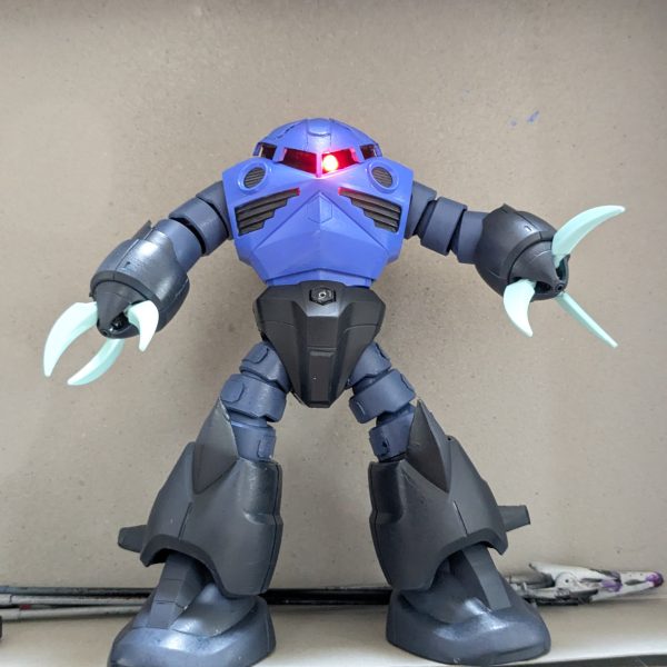 バックパック以外はカタチに乗りました。アクリルガッシュはすぐこすれてはがれますね。工作のキレイさをもっと練成しないと。（5枚目）