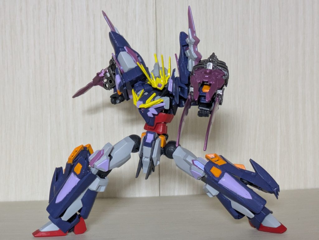 武装メイン 大型の鎌本家ディザイアガンダムが持つ大剣に相当する武装です。ガンセイバーアギト本家ディザイアガンダムがもつガンブレイドアギトに相当する武装でこちらは本家のようなガンモード、ブレードモードの切り替えギミックはなくガンモード固定とブレードモード固定のものの2つでワンセットという感じになります。
