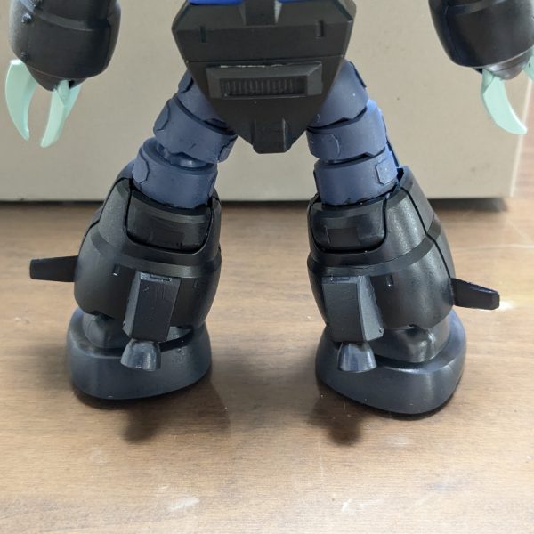 バックパック以外はカタチに乗りました。アクリルガッシュはすぐこすれてはがれますね。工作のキレイさをもっと練成しないと。（3枚目）