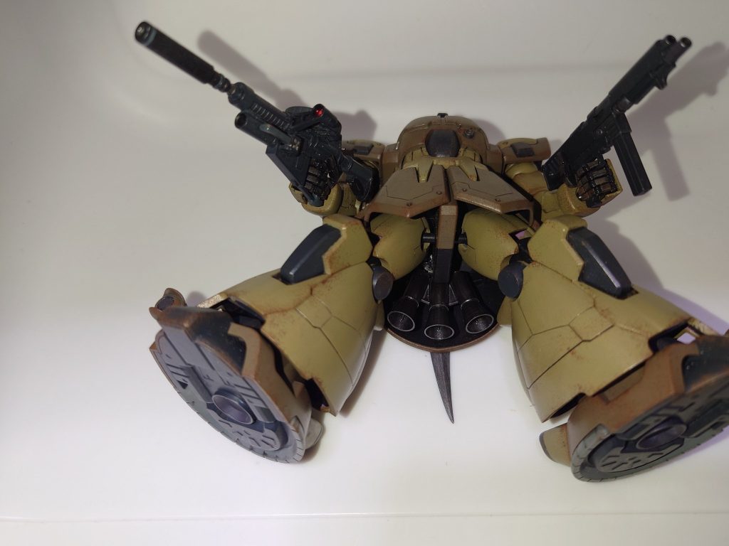 スカートアーマー内部のバーニアは無くしたのでプラ板とプラパイプで自作。せっかくなので純正よりもデカくしました。