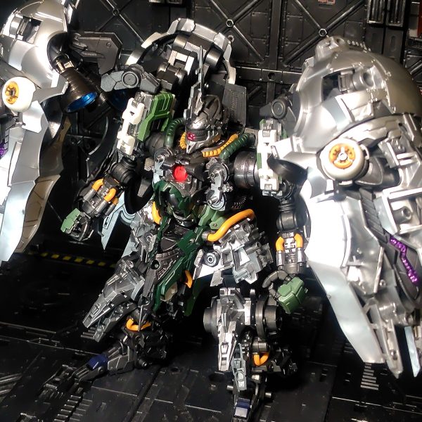 このままでもいいぐらいの出来ですね(zaku-kao6)バインダー周りの組立難易度が意外と高く苦戦しました…。（3枚目）