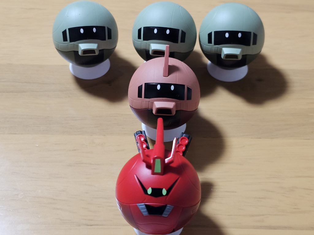 作品名：ならぶんです。なりきりハロ<p>嫁様がガチャを引いてきてくれました！ 物の見事にジオン軍で統一されてました笑 サザビーが可愛いw</p>

